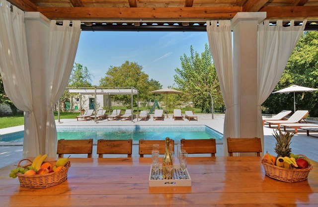 Holiday home mit Pool und Klimaanlage