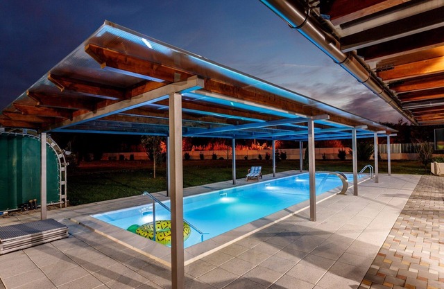 Holiday Home Neoric with Heated Pool