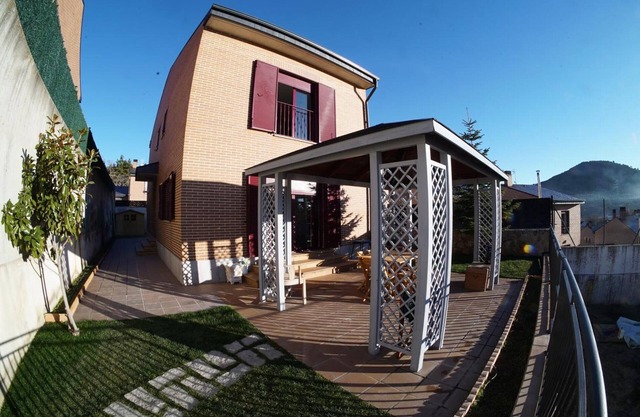 Holiday Home 'Nootka' with Mountain View, Private Garden and Wi-Fi