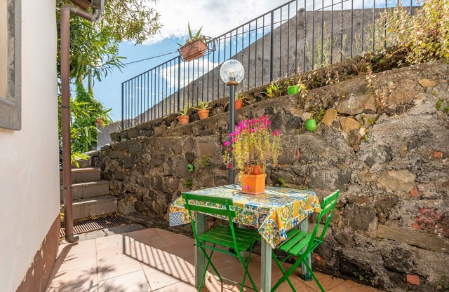 Holiday Home 'Palmento' with Sea View, Wi-Fi and Air Conditioning