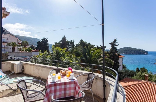 Holiday Home Patricija-Duplex Three Bedroom Apartment with Balcony and Sea View (A6+1)