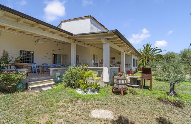 Holiday Home 'Podere Le Palme' with Mountain View, Private Terrace and Air Conditioning