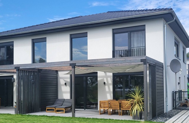 Holiday Home 'Schlossterrassen 8a' with Lake View, Private Terrace and Wi-Fi