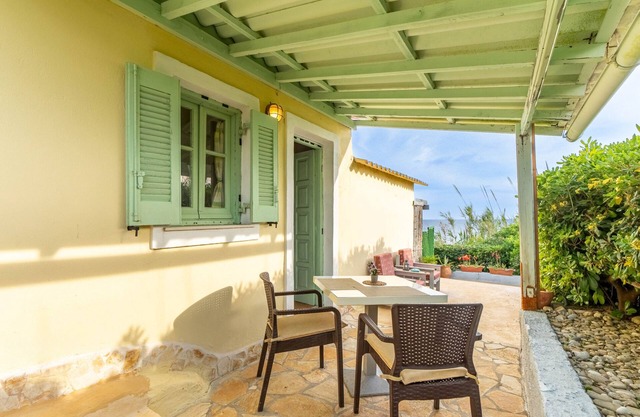 Holiday Home 'Seafront Studio Stefan' with Sea View, Private Terrace and Air Conditioning