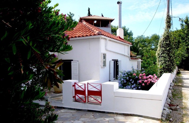 Holiday home "Spiti Louloudia" our flower house