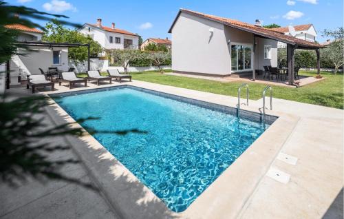 Holiday Home Valbandon 11