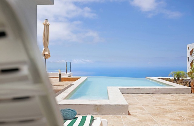 Holiday Home 'Valista' with Sea View, Private Pool and Wi-Fi