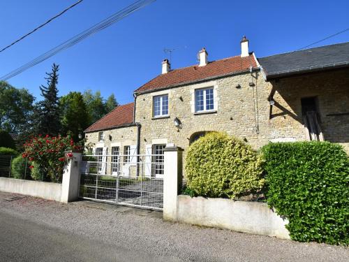 Holiday Home Vault-de-Lugny near Forest