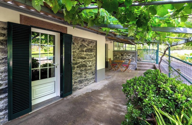 Holiday Home 'Villa Rústica-Casa da Lurdes' with Mountain View, Wi-Fi, Balcony and Terrace