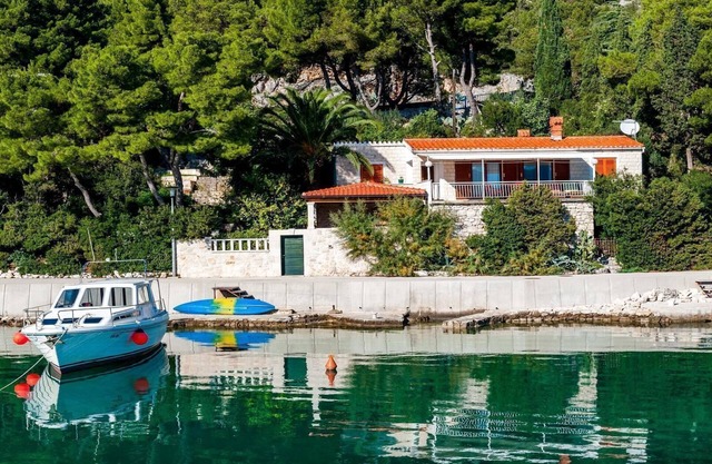 Holiday home "Villa Gluscevic" beachfront