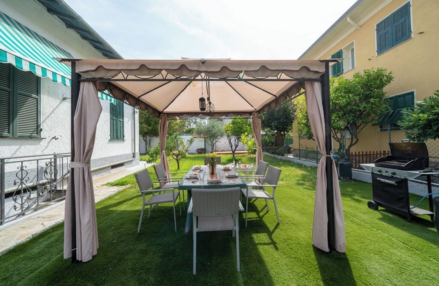 Holiday Home 'Villa Verde - 300m From Sea' with Private Garden, Wi-Fi and Air Conditioning