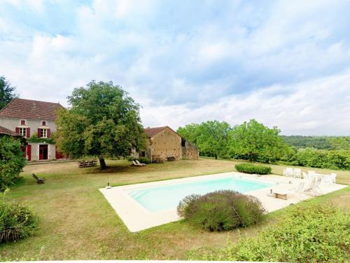 Holiday home with tennis court in Montcl ra