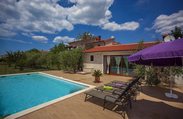 Holiday home with 2 apartments in Fažana-Valbandon