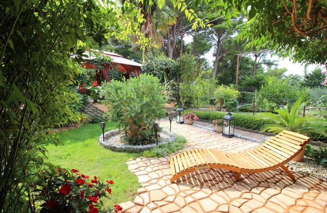 Holiday home with garden terrace and air conditioning