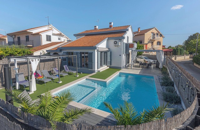 Holiday home with heated and kids pool