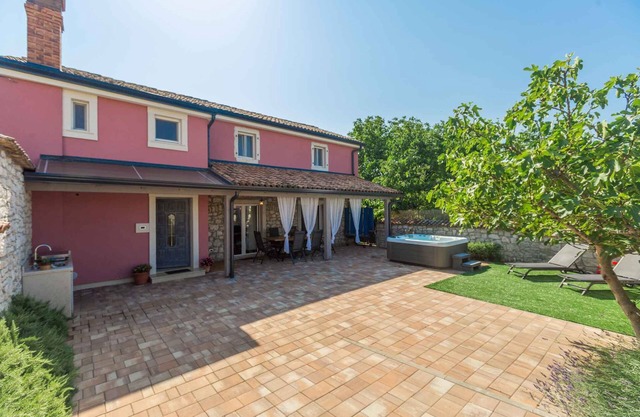 Holiday home with Jacuzzi in Porec