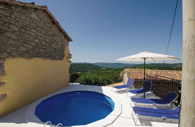 Holiday home with pool and air conditioning