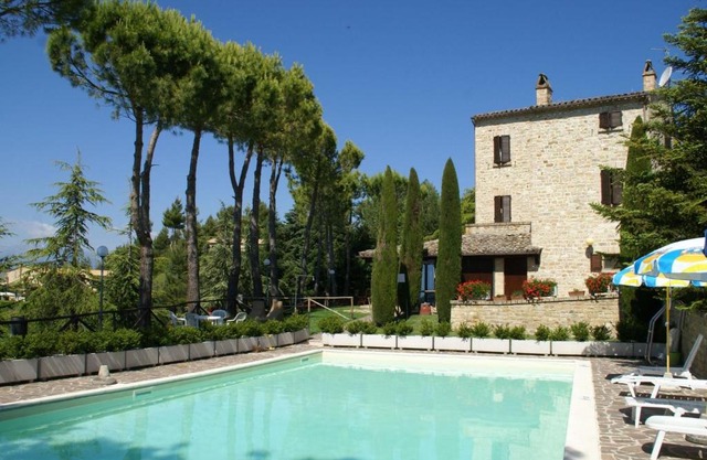 Holiday Home with Pool Tennis Court Parking
