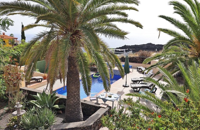 Holiday home with year-round heated pool