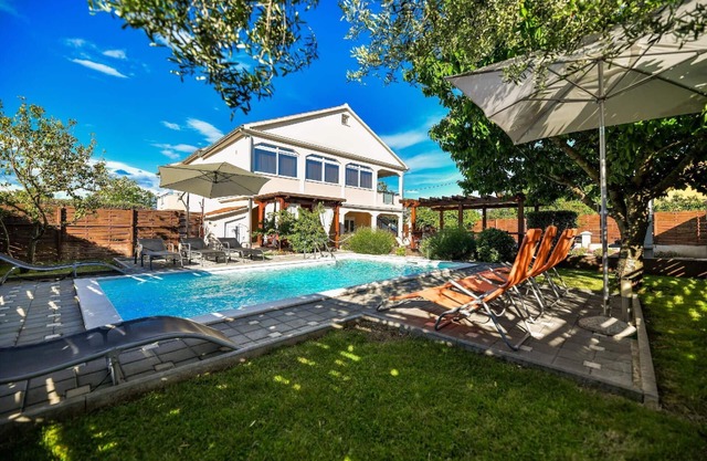 Holiday House in Donje Raštane with Private Pool