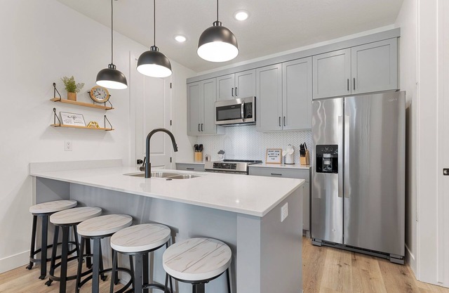 Holiday House #73: Desert Color Lagoon + Beaches