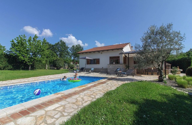 Holiday house Bella Collina * quiet location, 2000 m2 garden, private pool