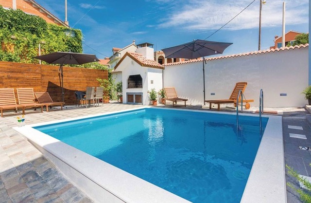 Holiday house Bianca with pool and close to the beach