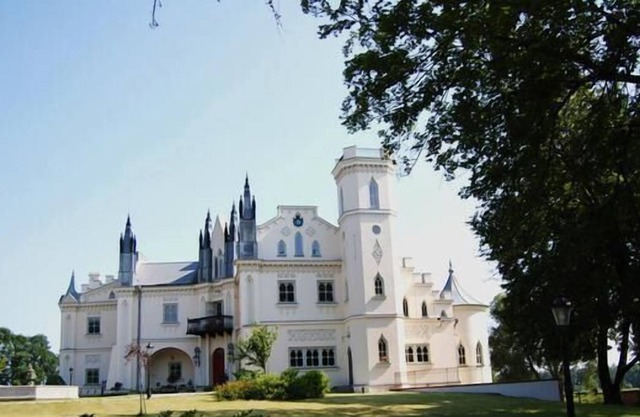 Holiday house Bielany for 1 - 8 persons - Castle