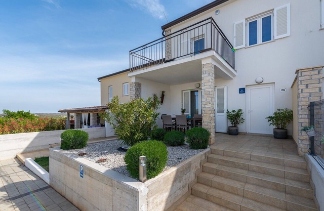 Holiday House Businia