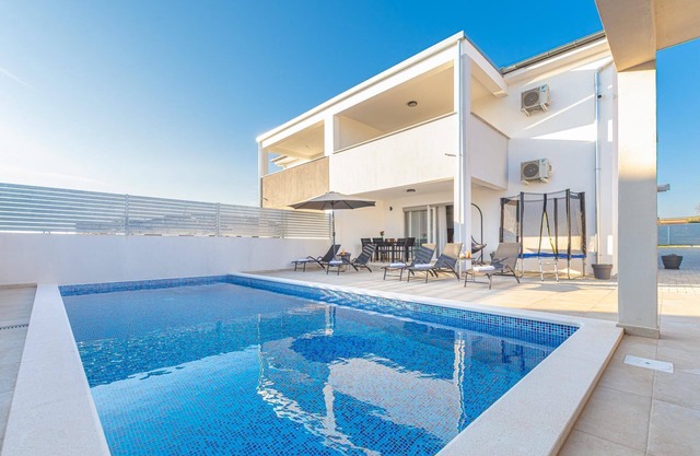 Holiday house for 10 persons approx. 180 qm in Pula, Istria (Istrian Riviera)