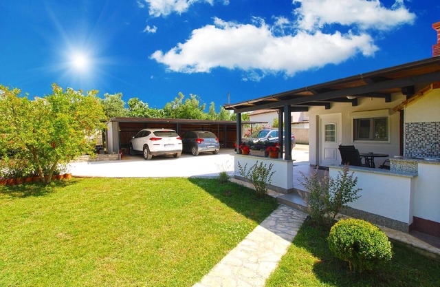 Holiday house for 3 persons approx. 40 qm in Pula, Istria (Istrian Riviera)