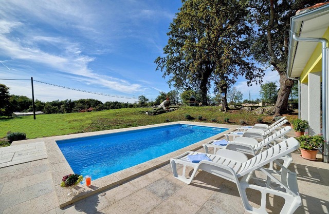Holiday house for 6 persons approx. 100 qm in Divšići, Istria (South coast of Istria)