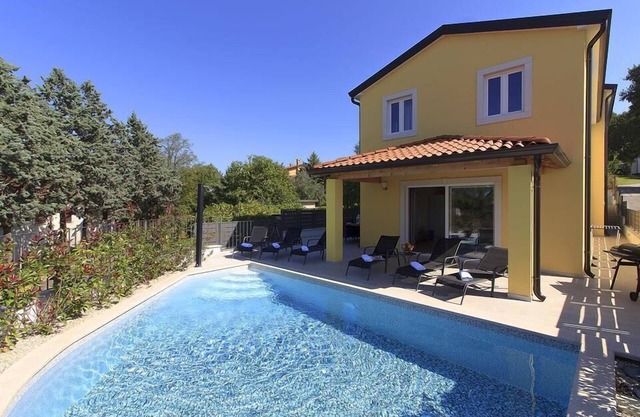 Holiday house for 8 persons approx. 120 qm in Mugeba, Istria (Istrian Riviera)