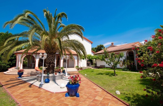 Holiday house for 8 persons approx. 300 qm in Kukci, Istria (Istrian Riviera)