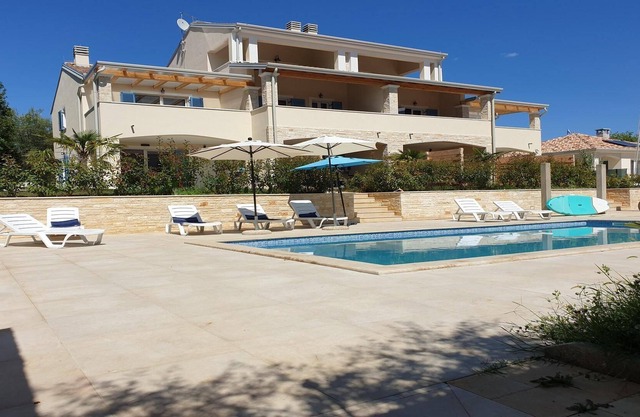 Holiday house Lovrecica for 7 persons with 4 bedrooms - Holiday home