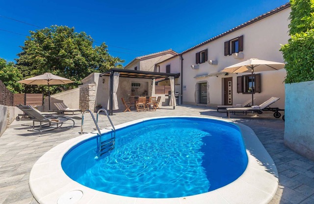 Holiday house PAVOVCI with heated pool