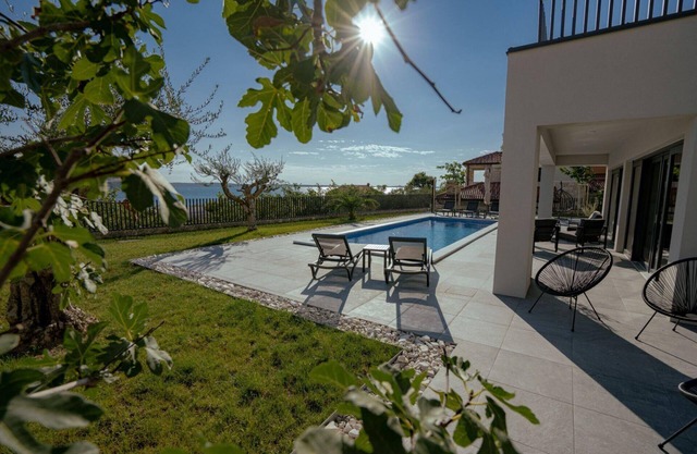 Holiday house Rtina for 1 - 10 persons with 5 bedrooms - Holiday house