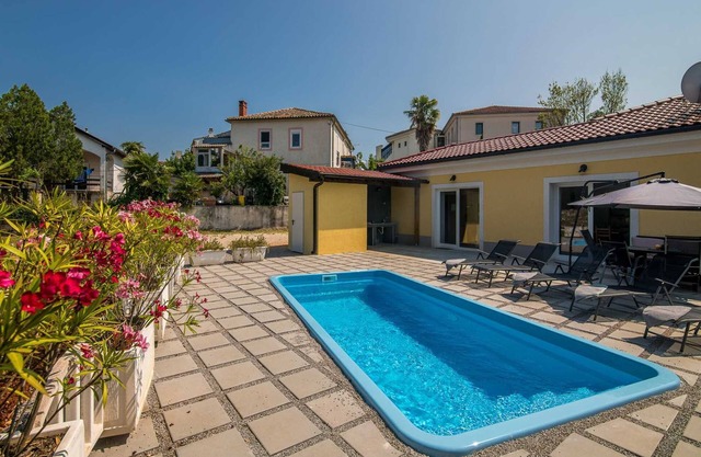 Holiday House Tonica with Pool