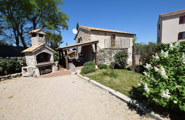 Holiday house Vantačići for 1 - 6 persons with 3 bedrooms - Holiday home