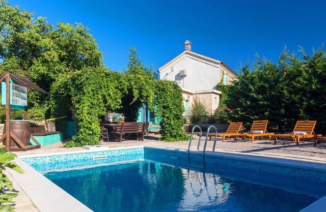 Holiday house Vantačići for 2 - 6 persons with 3 bedrooms - Holiday home