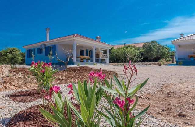 Holiday house Veli Rat for 1 - 5 persons with 2 bedrooms - Holiday house