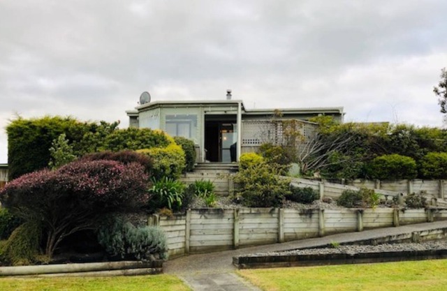 Holiday House with additional Sleepout to Rent Separately