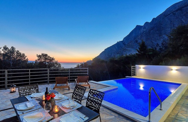 Holiday house with heated pool, terrace with sea view, 3 bedrooms, WiFi, BBQ