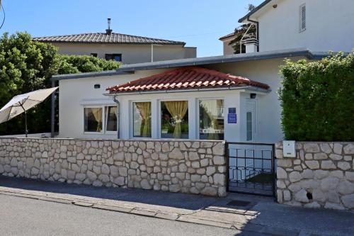 Holiday house with a parking space Novi Vinodolski - 17533