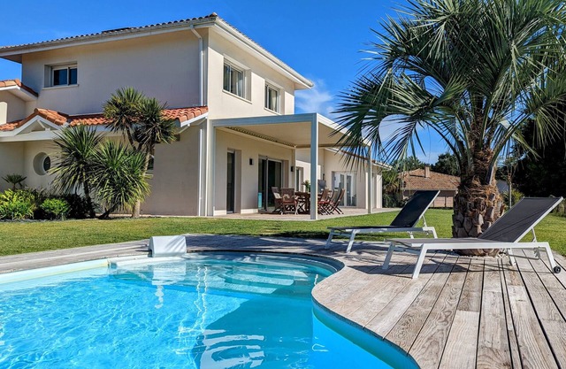 Holiday house with pool