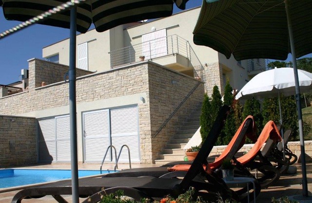 Holiday house with pool and fantastic view of the sea