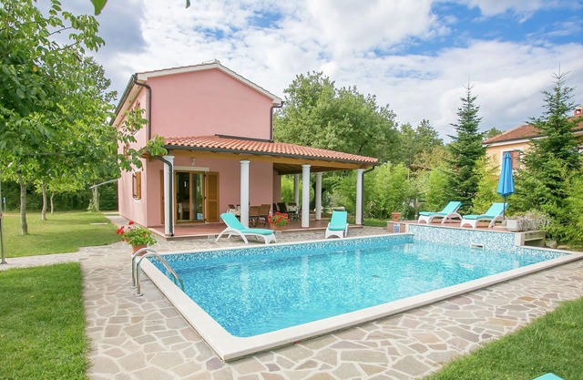 Holiday house with pool, gym and sauna for 8 people, 25 km from Rovinj