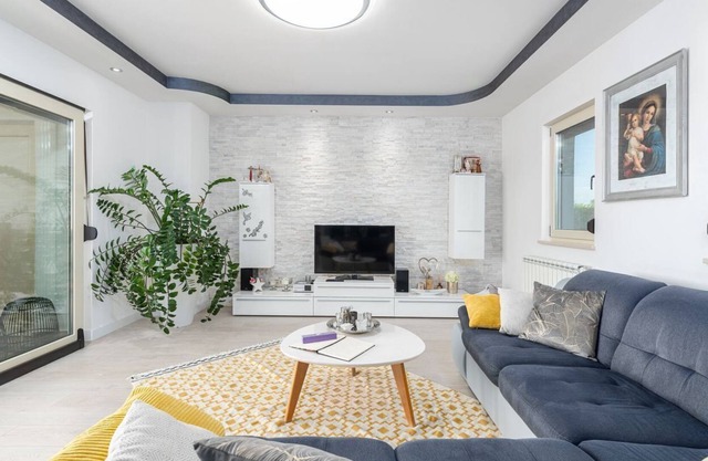 Holiday house with pool, large covered terrace and table tennis