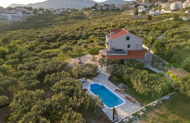 Holiday house with private pool for 6 persons approx. 250 qm in Split-Kucine, Dalmatia (Mosor)