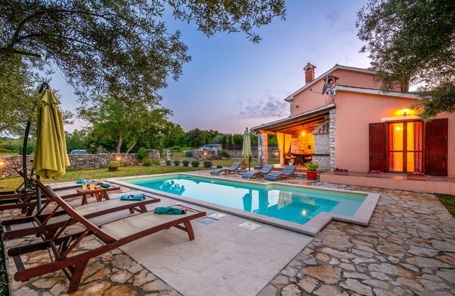 Holiday house with private pool in a peaceful area, village Rakalj